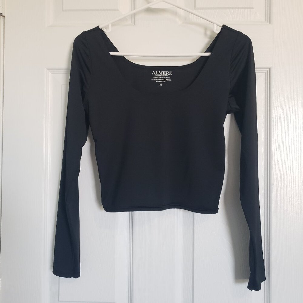 Almere Athletic Crop Top Size M Long Sleeve Black Compression Dance Gym Casual
